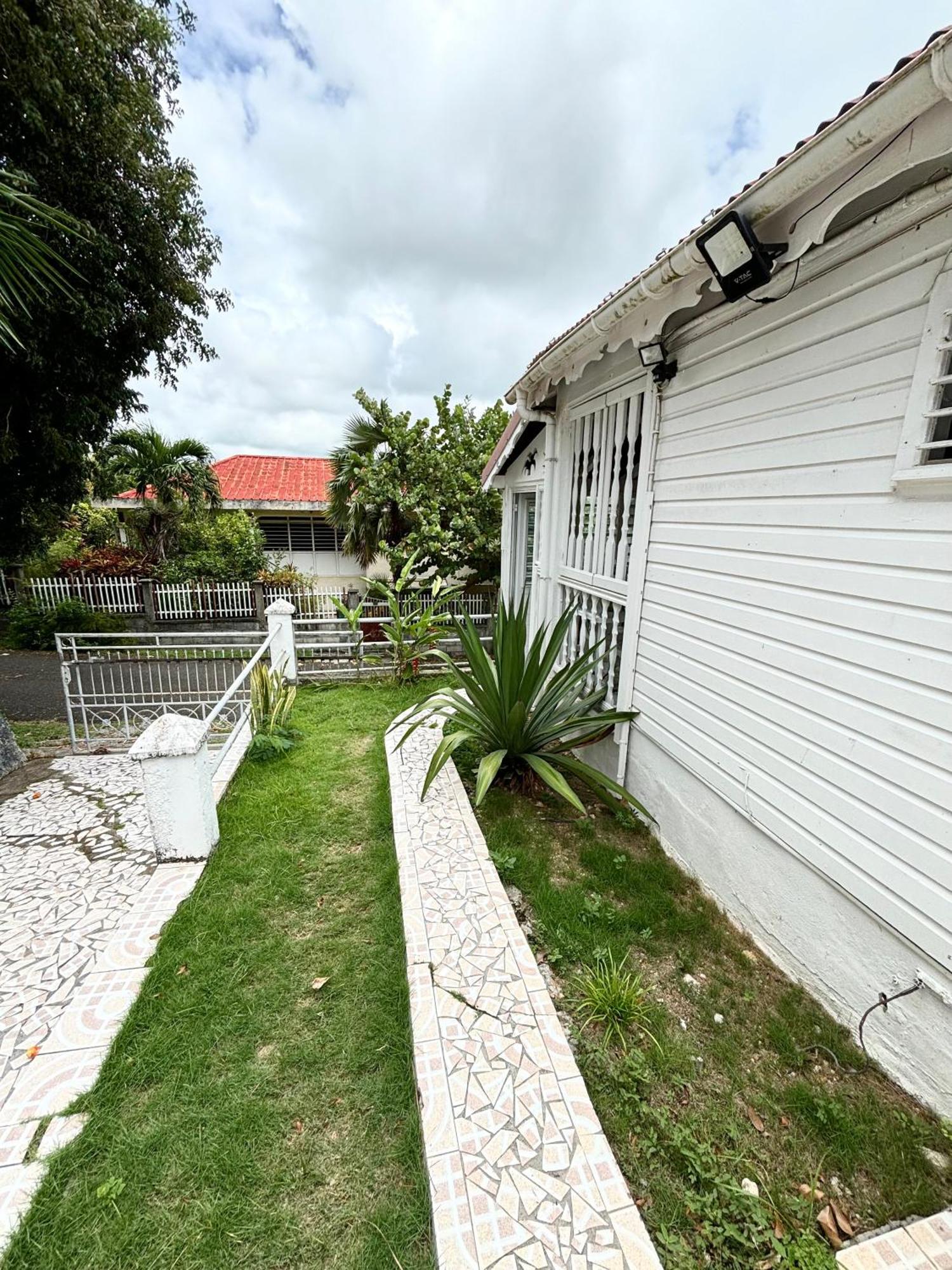 Le Nid De Lorhila - Jacuzzi, Piscine, Plage Sainte-Anne  Exterior photo